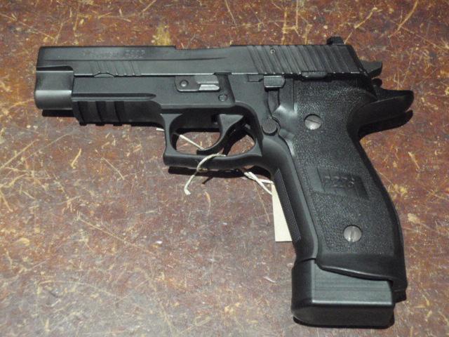 Sig Sauer P-226  vendre d'occasion sur 18bis.ch