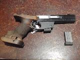 Benelli MP 90 S Pistolet de sport petit calibre (ISSF) en 22 long rifle, plaquette anatomiques bois de droitier, arme vendue avec ses deux...