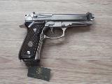 Beretta 92FS à vendre d'occasion sur 18bis.ch Beretta 92FS à vendre d'occasion sur 18bis.ch