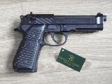 Beretta 92XI Le fameux Beretta 92 en encore plus beau, double action, le tout dans sa boîte d'origine avec un magasin...