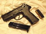 Beretta PX4 Beretta a sorti ce modle  canon rotatif (concept de Steyr) pour entrer dans le monde des armes en matriaux composites (concept Glock). capacit 17+1, deuxime magasin, petit rail pica pour une lampe, vise micromtrique, bote d'origine, arme en double...