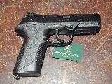 Beretta Px4 Storm Beretta a sorti ce modle  canon rotatif (concept de Steyr) pour entrer dans le monde des armes en matriaux composites (concept Glock). capacit 17+1, deux magasins supplmentaires (total 3), petit rail pica pour une lampe, vise micro Beretta et vise fixe...