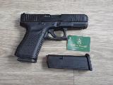 Glock 19 Pistolet compact, Gen 5 MOS, mod�le similaire � celui utilis� par la police (notamment genevoise), capacit� 15+1, rail de fixation pour lampe ou laser, organes de vis�e fixes, le tout dans sa bo�te d'origine, id�al pour agent de s�curit� qui n'est pas encore...