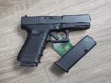 Glock 19 Pistolet compact, mod�le similaire � celui utilis� par la police (notamment genevoise), capacit� 15+1, id�al pour agent de s�curit� qui n'est pas encore �quip�. Arme vendue avec sa bo�te et un magasin...