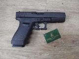 Glock 20 Version puissante du Glock, 15+1 en 10mm Auto, attention �a souffle, arme vendue avec une bo�te et un magasin...