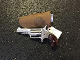 NAA - North American Arms Mini Revolver Un grand classique, ce mini revolver est livr avec un holster en...