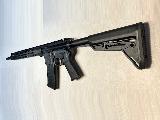 Ruger AR 556 Version Ruger de l'AR15, avec garde-main M-Lock avec rail pica sur toute la longueur, canon sport, arme non utilisée et bien...