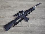 Ruger Mini 14 L'Agence tous risques (A Team), version moderne, crosse fixe plastique noir, arme vendue avec sa lunette Leupold 1.5-4x20 et sangle. PAE vu le magasin mais possibilité de mettre un 10 coups seulement et d'être soumis au régime du...