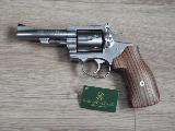 Ruger Security-Six Revolver tout inox, extr�mement robuste, canon de 4 pouces, six coups en 357 magnum, vis�e microm�trique, double action, crosse bois. Simple et facile d'utilisation, maison ou...