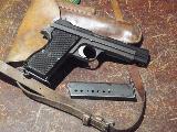 SIG P210 P210, simple action, verrou du magasin au talon de la crosse, organes de vise fixes, deuxime magasin et tui cuir...