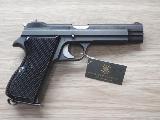 SIG P210 P210, simple action, verrou du magasin au talon de la crosse, poignes en bois, organes de vise fixes, avec tui cuir d'origine, arme...