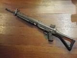 SIG PE-90 Le PE-90 est la version civile du FASS 90 suisse, tout pareil mais ne tire qu'en coup par coup. Bipied rglable, arme vendue sous PAA avec un magasin 10 coups, sinon...
