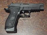 Sig Sauer P-226 1300.00  vendre d'occasion sur 18bis.ch
