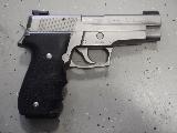 Sig Sauer P226 850.00 à vendre d'occasion sur 18bis.ch Sig Sauer P226 850.00 à vendre d'occasion sur 18bis.ch