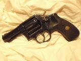 Smith & Wesson 13-4 Formidable arme de service, robuste et fiable, tout de dont un revolver  besoin, un canon de 3'', six coups en 357 Magnum, vise fixe, double action, chien troit, poigne caoutchouc Pachmayr. Arme de maison ou de...