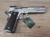 Smith & Wesson 1911 ProSeries Le Colt 1911, par Smith et Wesson, en 9 para, tel que sorti de sa bo�te d'origine, avec un magasin...