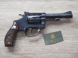 Smith & Wesson 34-1 Joli petit revolver de six coups en 22LR, canon de 4 pouces, vise micro, plaquettes de crosse en...