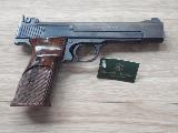 Smith & Wesson 41 Pistolet de loisir et de sport en 22lr, capacit 10+1, tout acier, vise micromtrique, trs bonne dtente, simple action, plaquettes de crosse en bois et trs bien quilibr sur la...