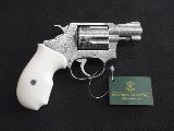 Smith & Wesson 60 Petit revolver de luxe, enti�rement grav�, cinq coups, plaquettes de crosse en ivoire, �blouissant...