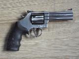 Smith & Wesson 686-6 Revolver de 7 (sept) coups avec un canon de 4 pouces lourd, double action, hausse micromtrique, poigne en caoutchouc S&W, tout...
