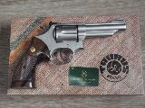 Taurus 357mag Revolver 6 coups en 357 magnum, crosse bois, vis�e micro, d�tente stri�e, vendu avec sa bo�te...