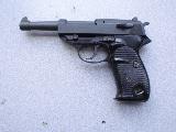Walther P1 Walther P1(7/78), carcasse aluminium, arme très légère, organes de visée fixes, arme en double...