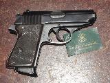 Walther PPK Pistolet PPK de Manurhin, plaquettes plastique brun, double action, visée fixe, une petite pièce de...