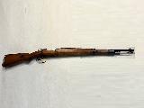 Zastava 48 Arme rglementaire dans l'arme yougoslave, donc PAA, Zastava est devenu le fabricant mais en 48 c'tait l'arsenal d'tat yougoslave qui a produit cette...